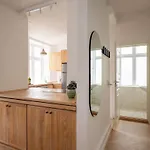 Stylish And Bright 2 Bedroom In Cph N